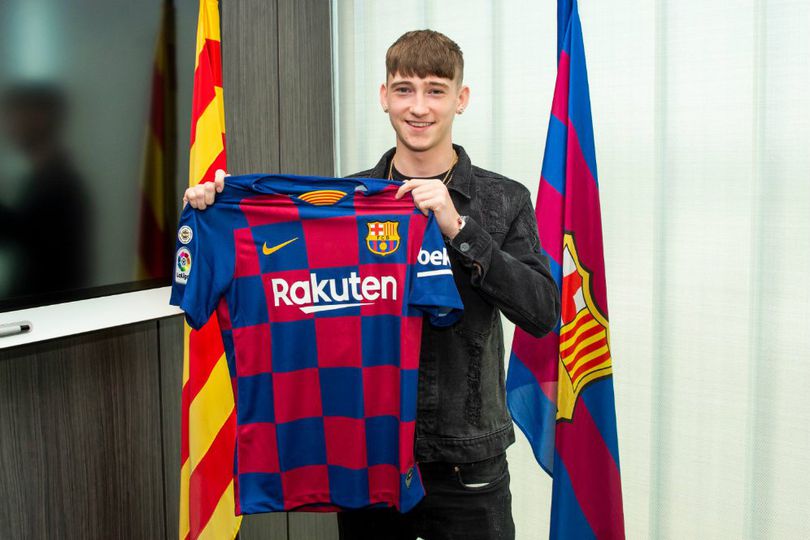 Barcelona Resmi Gaet Wonderkid Inggris Bernama Louie Barry