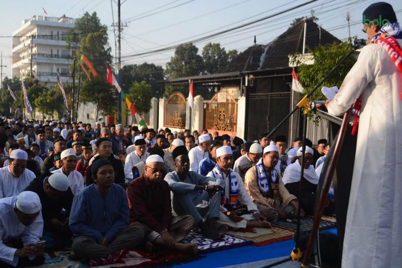 Antusiasnya Makan Konate Ikut Salat Iduladha di Malang