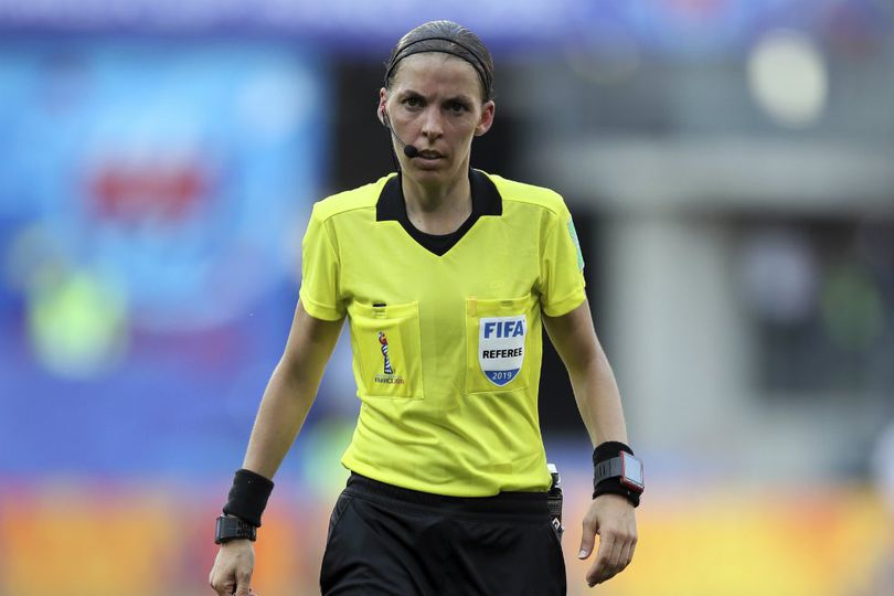 Duel Liverpool vs Chelsea di UEFA Super Cup Dipimpin Wasit Perempuan