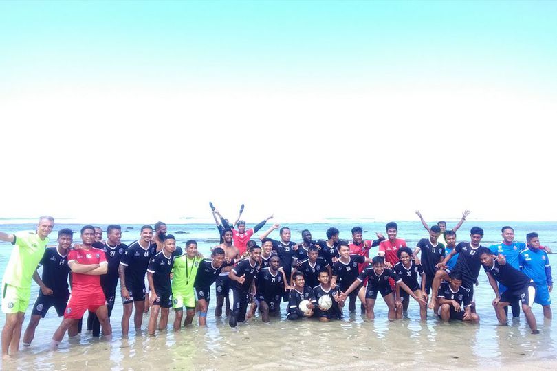 Isi Tenaga, Arema FC Gelar Latihan Fisik di Pantai Balekambang