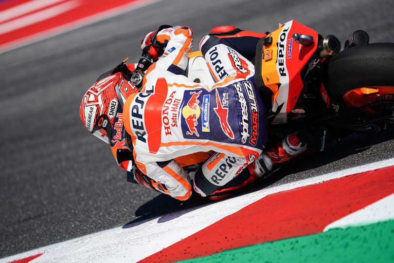 Video: Kecelakaan Hebat di MotoGP Thailand, Marc Marquez Tetap Santai Video: Kecelakaan Hebat di MotoGP Thailand, Marc Marquez Tetap Santai
