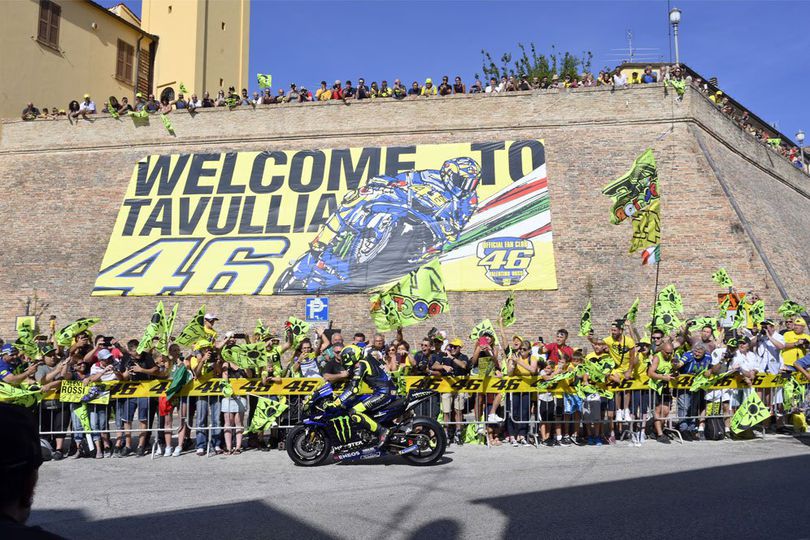 'Valentino Rossi Layak Pensiun di Hadapan Fans, Bukan Tribun Sirkuit yang Kosong'