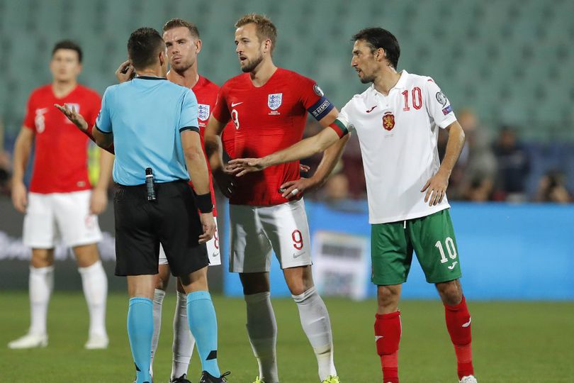 Kapten Bulgaria Banjir Pujian Usai Coba Hentikan Ejekan Rasis pada Timnas Inggris