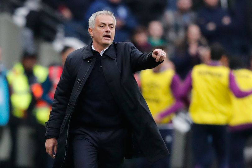 Intip Taktik Lawan, Mourinho pun Dikartu Kuning