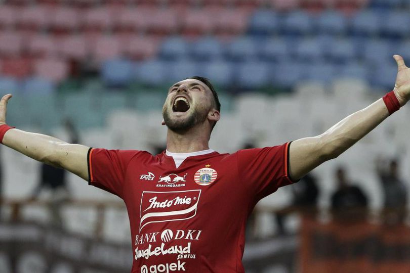 Marko Simic Borong Dua Trofi di Indonesian Soccer Awards 2019