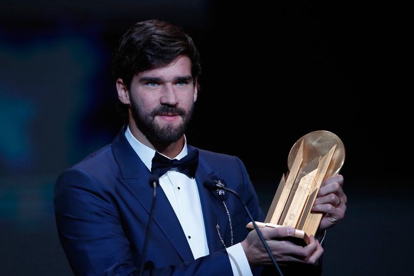 Alisson Becker Raih Yachine Trophy Pertama, Kiper Terbaik di Dunia