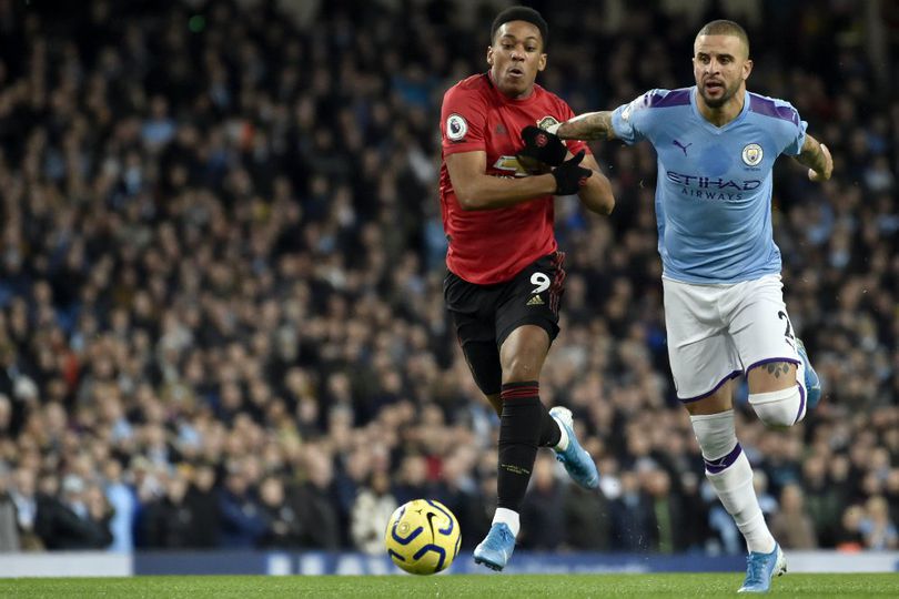 Tertinggal Jauh dari Liverpool, Walker Tegaskan Man City Belum Menyerah