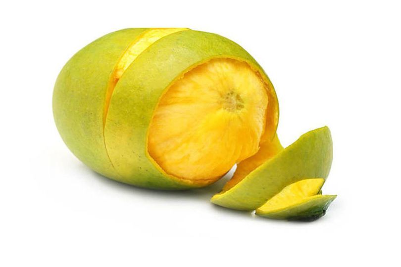 Jangan Dibuang, Kulit Mangga Punya Banyak Manfaat untuk Tubuh