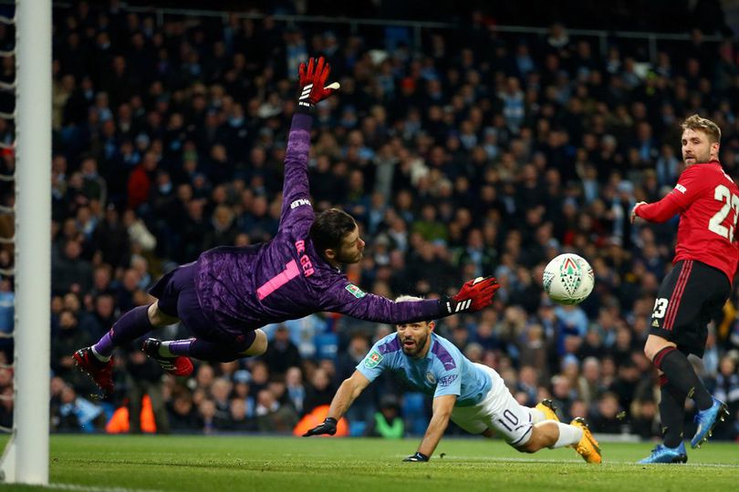 Gary Neville: MU Berikan Malam yang Menakutkan untuk Man City