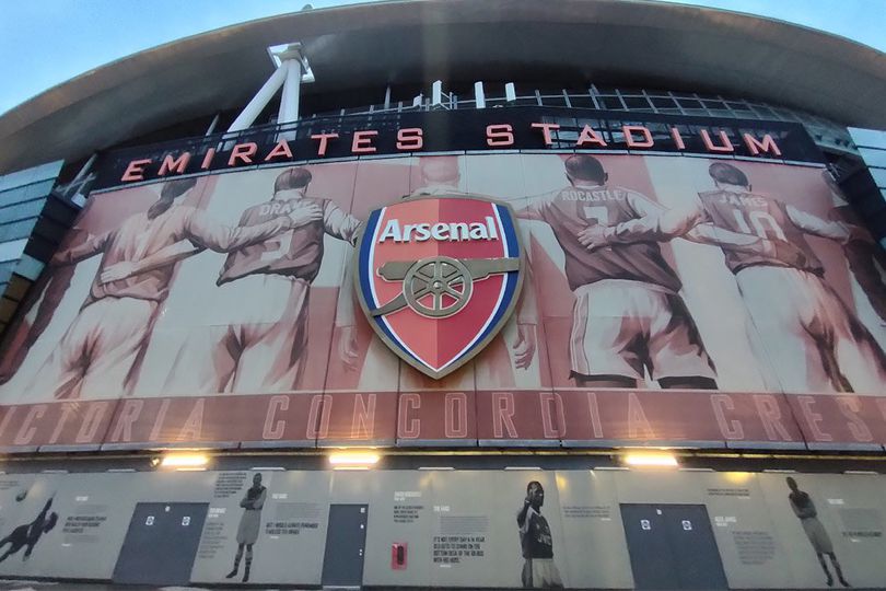 Pergi ke London, Melihat Kemegahan Markas Arsenal