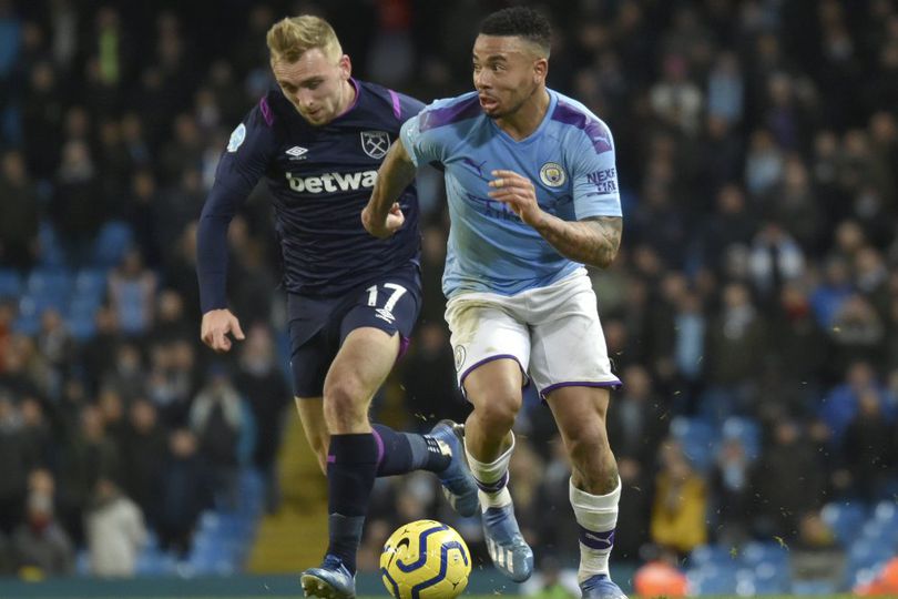 Banyak Kursi Kosong di Laga Lawan West Ham, Fans MU dan Liverpool Bersatu Ejek Manchester City