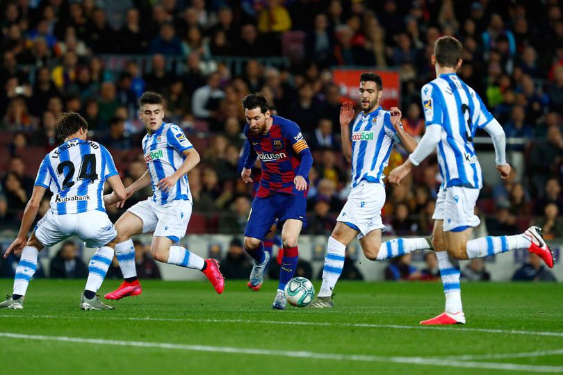 Parkir Bus Real Sociedad Hadapi Tendangan Bebas Lionel Messi: Pakai 3 'Penjaga Gawang'