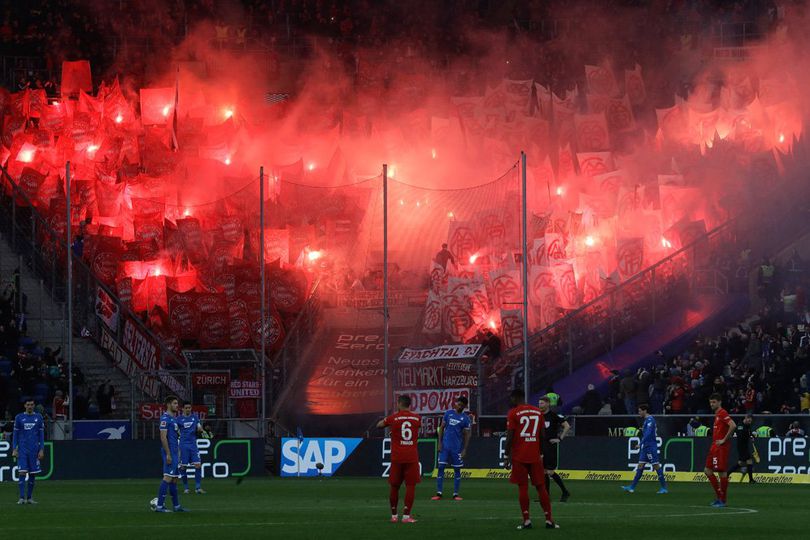 Hoffenheim vs Bayern Munchen: Pemain Ngobrol Santai di Lapangan, Pertandingan Bundesliga Teraneh?