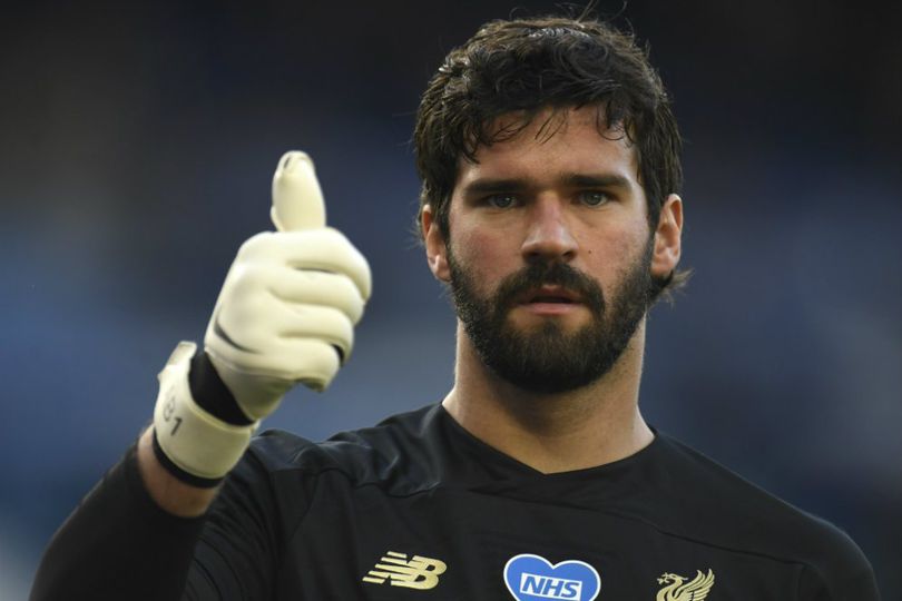 Robertson: Alisson Kiper Terbaik di Dunia, Jauh di Atas yang Lain