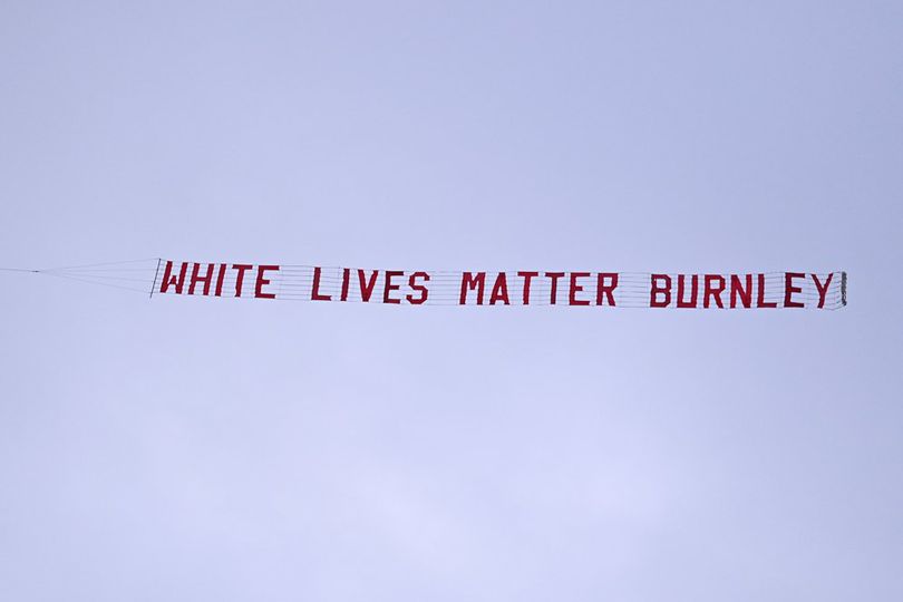 Kontroversi, Slogan 'White Lives Matter' Muncul Saat Manchester City Hadapi Burnley