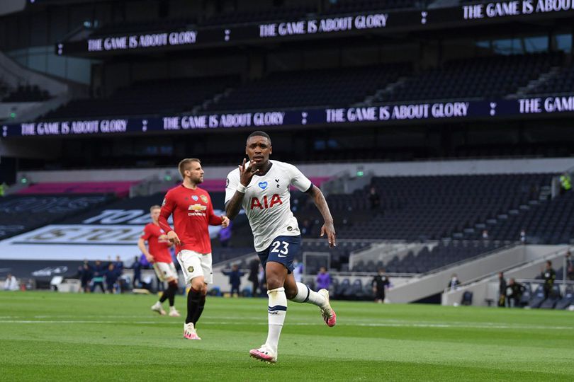 Kocak! Winger Tottenham Steven Bergwijn 'Numpang Lewat' di Jembatan Kedungkandang Malang