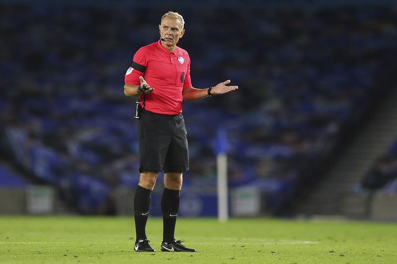 Galak Nih! 7 Pemain Premier League yang Senang Nantangin Wasit