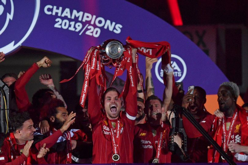 Liverpool Angkat Trofi Juara Premier League, Netizen Ramai-Ramai Ucapkan Selamat