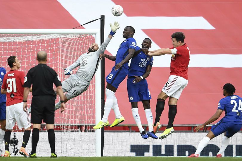 Bersinar dan Tenggelam di Laga MU vs Chelsea: Harry Maguire, Bek Termahal Suka Blunder