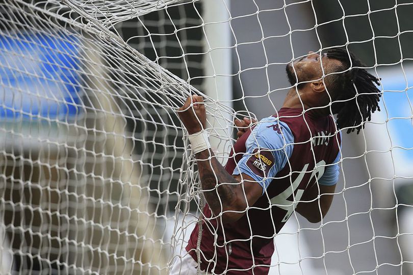 Manchester United Cari Bek Baru, Tyrone Mings dan David Carmo Masuk Daftar Incaran