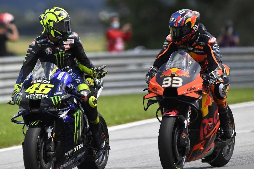 Valentino Rossi Kritik Brad Binder: Kelewat Agresif, Sudah Kebiasaan