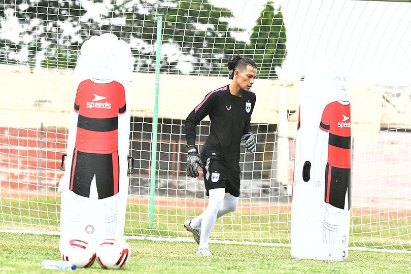 I Komang Putra Putra Puji Perkembangan Tiga Kiper PSIS