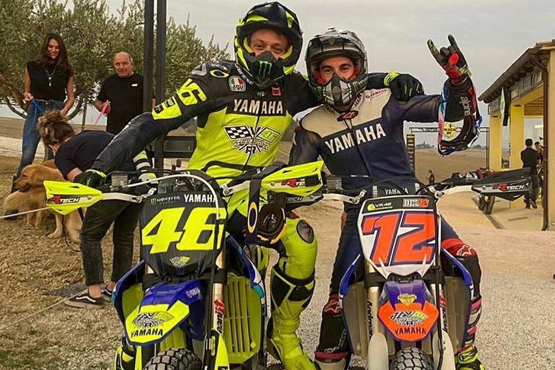 Maverick Vinales Pamer Video Kalahkan Valentino Rossi di Motor Ranch