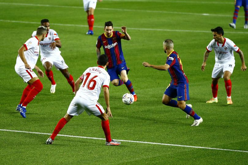 Barcelona Cuma Imbang Lawan Sevilla, Netizen: Busquets Kirim ke Liverpool Atau MU Aja