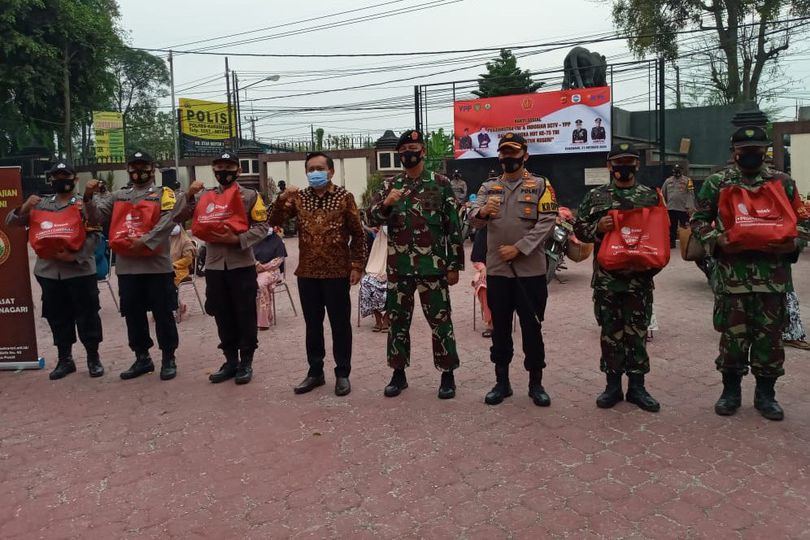 EMTEK Peduli Corona Distribusikan Bantuan dalam Rangka HUT TNI ke-75