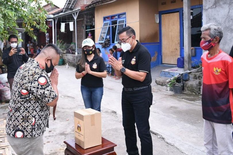 Bagikan 4000 Sembako, Bhayangkara Solo FC Minta Diterima Warga Solo