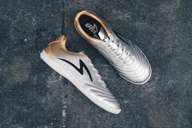 Bola Beli: Apa Sih Kekurangan dan Kelebihan Sepatu Futsal Specs?