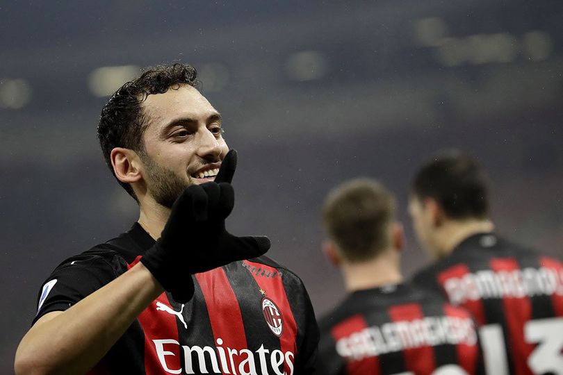 Dapat Tawaran yang Lebih Besar, Hakan Calhanoglu Minggat dari AC Milan?