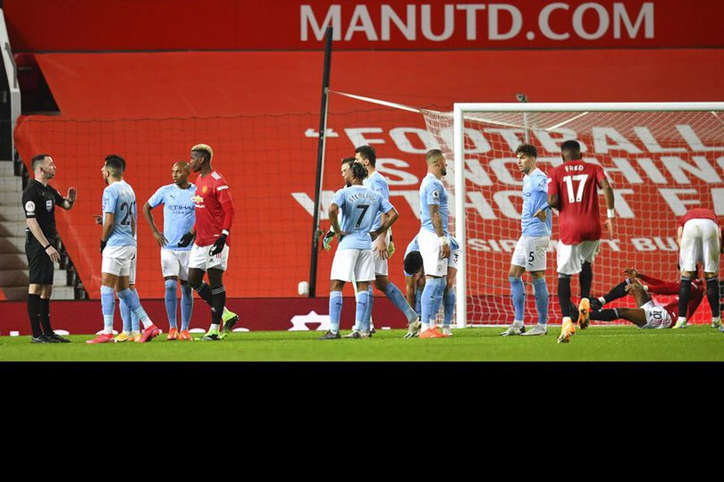 Rio Ferdinand Heran Lihat Pemain MU Berpelukan dengan Pemain Man City di Derby Manchester