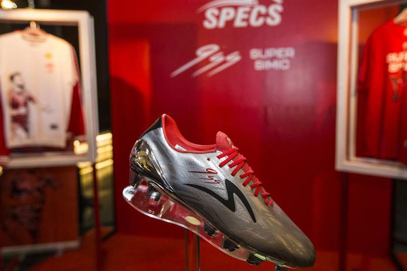 Bola Beli: Sepatu Bola Specs Khusus buat Sprinter dan Gelandang Serang