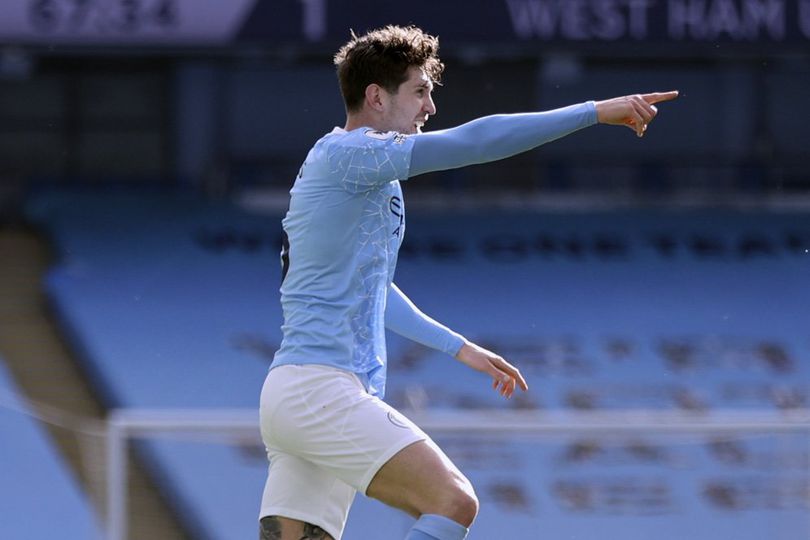 John Stones Menikmati Peran Kunci saat Manchester City Mengejar Kejayaan Treble