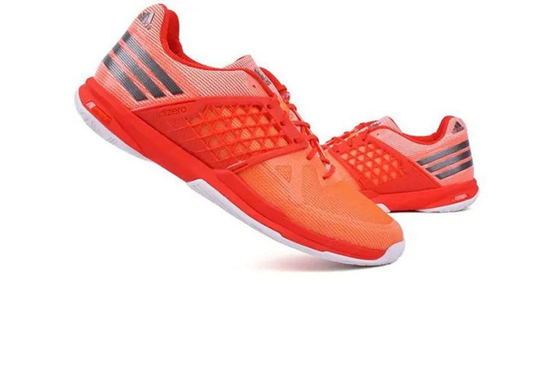 Bola Beli: Adizero Ueberschall atau Quickforce 7, Dua Sepatu Badminton Adidas yang Layak Dipinang