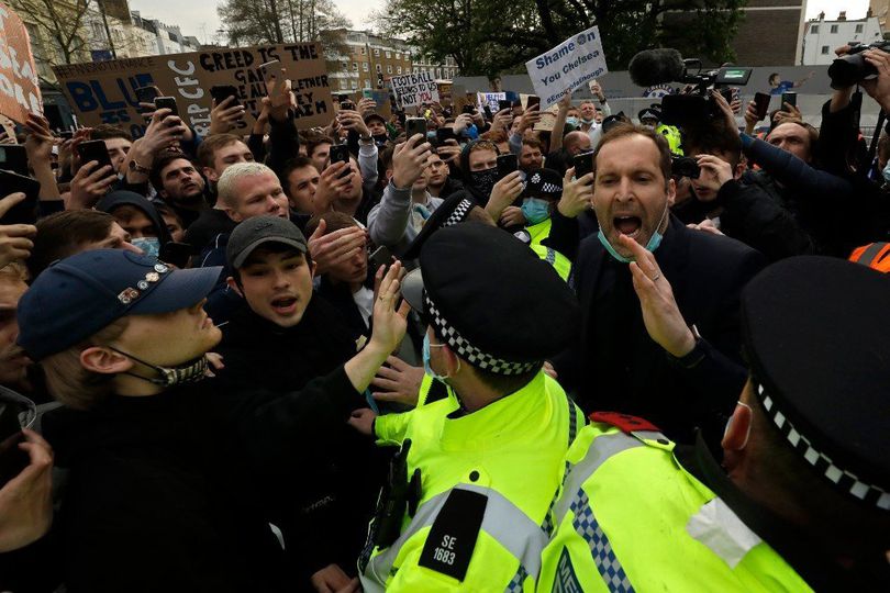 Cech Jadi Korban Revolusi Chelsea, Netizen: Min Kamu Berikutnya, Jembatannya Hilang, MU yang Baru!