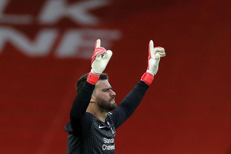 Cetak Gol, Alisson Dapat 'Hadiah' Kontrak Baru di Liverpool?