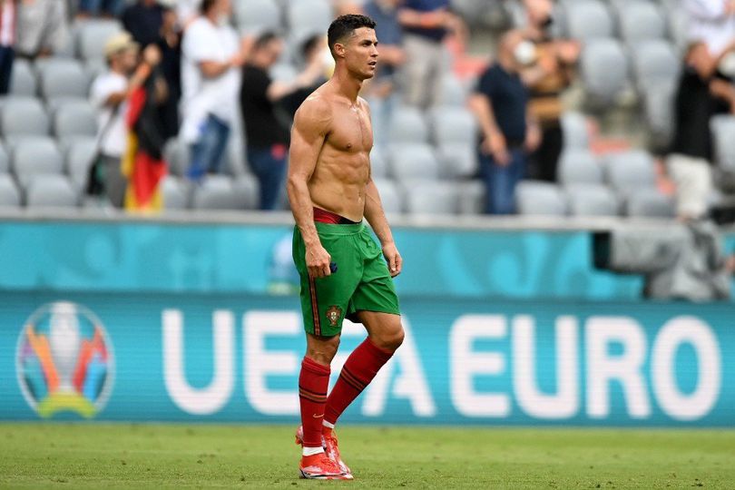 Viral! Gara-Gara Kontroversi Botol Soda Ronaldo, IKEA Jual Botol Air Mineral 'Cristiano'