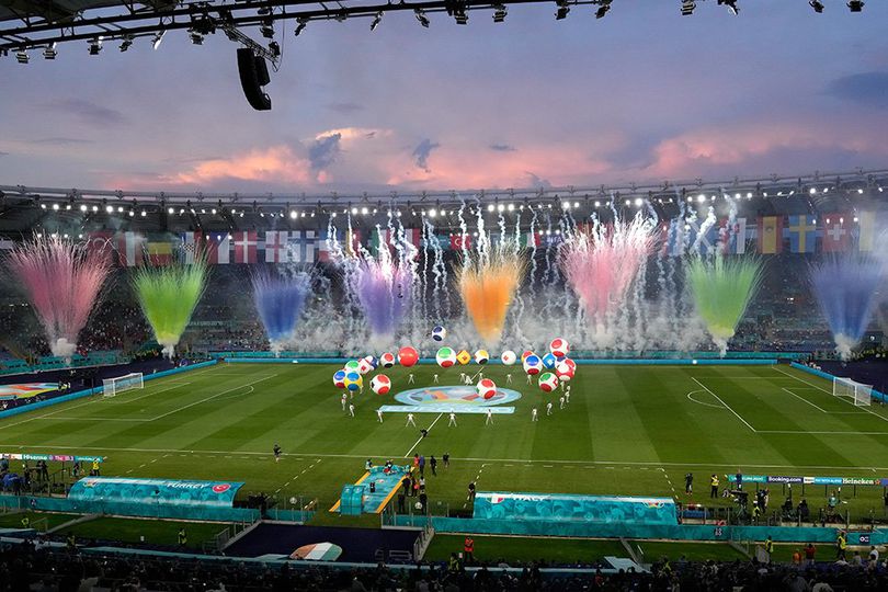 Pesta Bola Eropa! Rangkaian Opening Ceremony Euro 2020: Suara Bocelli Hingga Mobil Mini