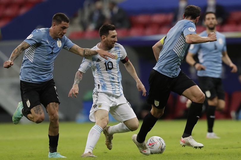 Argentina Taklukkan Uruguay, Netizen: Messi Gila, Strikernya Ampas, 10 Pohon Pisang