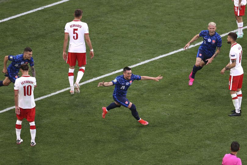 Video Euro 2020: Slovakia Kejutkan Polandia 2-1