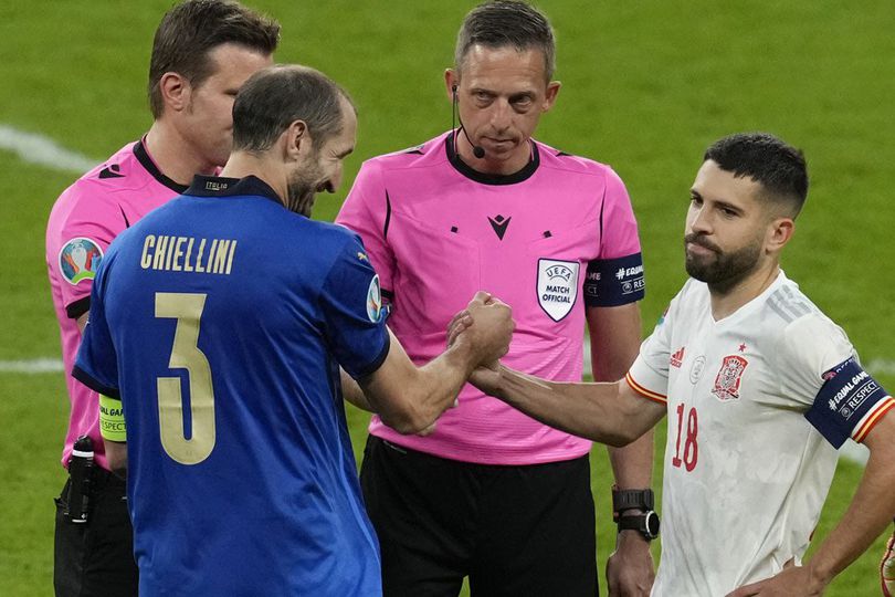 Italia vs Spanyol, Tawa Giorgio Chiellini, dan Ketegangan Jordi Alba