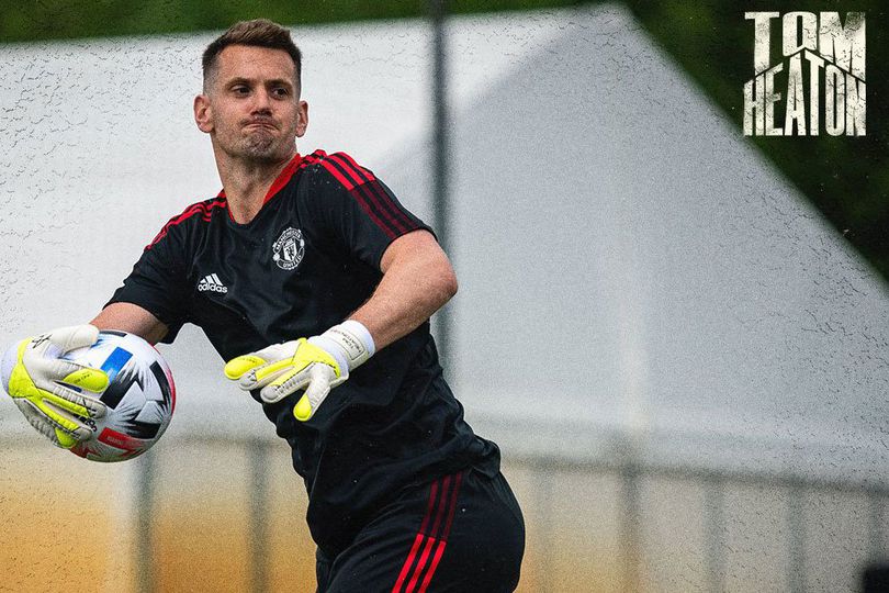 Balik Kucing, Tom Heaton Incar Posisi Kiper Utama Manchester United