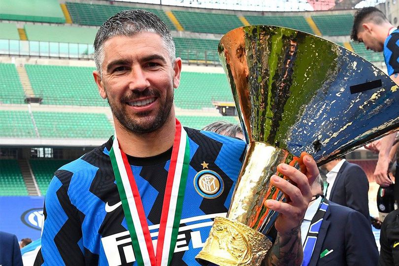 Inter Milan Resmi Perpanjang Masa Bakti Aleksandar Kolarov