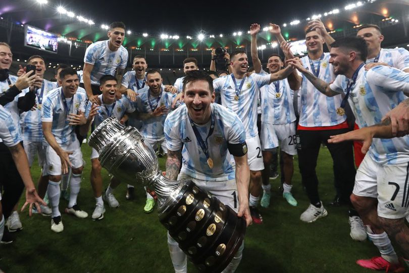 Kelas! Messi Stop Aksi De Paul Ejek Brasil Usai Juara Copa America 2020!