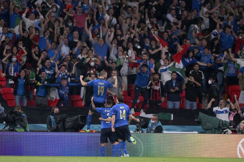Barbar! Tempat Duduk Anak Roberto Mancini Diserobot Suporter Tanpa Tiket di Final Euro 2020 Barbar! Tempat Duduk Anak Roberto Mancini Diserobot Suporter Tanpa Tiket di Final Euro 2020