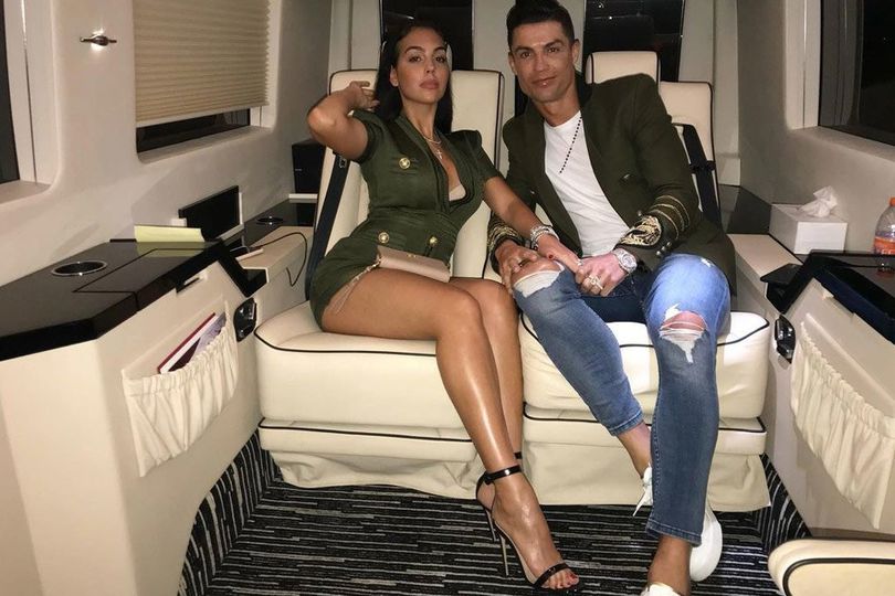 Bucin! Cristiano Ronaldo Langsung Pakai Mobil Mewah Hadiah dari Georgina