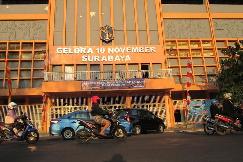 Aji Santoso Mengenang Keangkeran Stadion Tambaksari: Lawan Keder Duluan