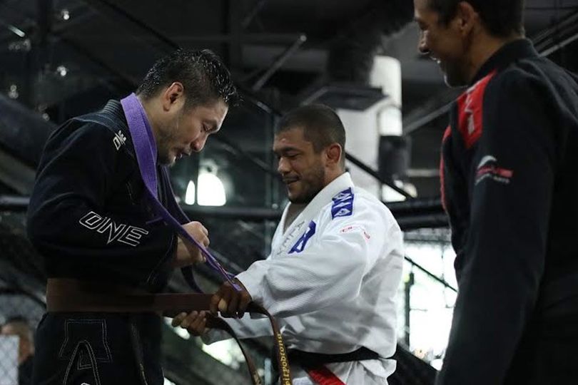 CEO ONE Championship Dapat Kenaikan Sabuk Cokelat Brazilian Jiu-Jitsu